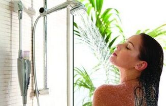 È possibile fare una doccia contrastante per la varicosa